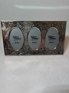 New Bowon triple-oval photo frame silver-plated textured finish 2.5 x 3.5”
